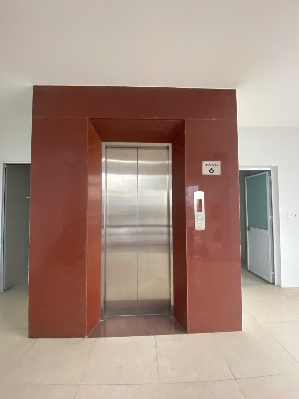 BÁN GẤP TÒA NHÀ 9 TẦNG MẶT QL3 THỊ TRẤN ĐÔNG ANH, ĐÔNG ANH, HÀ NỘI.