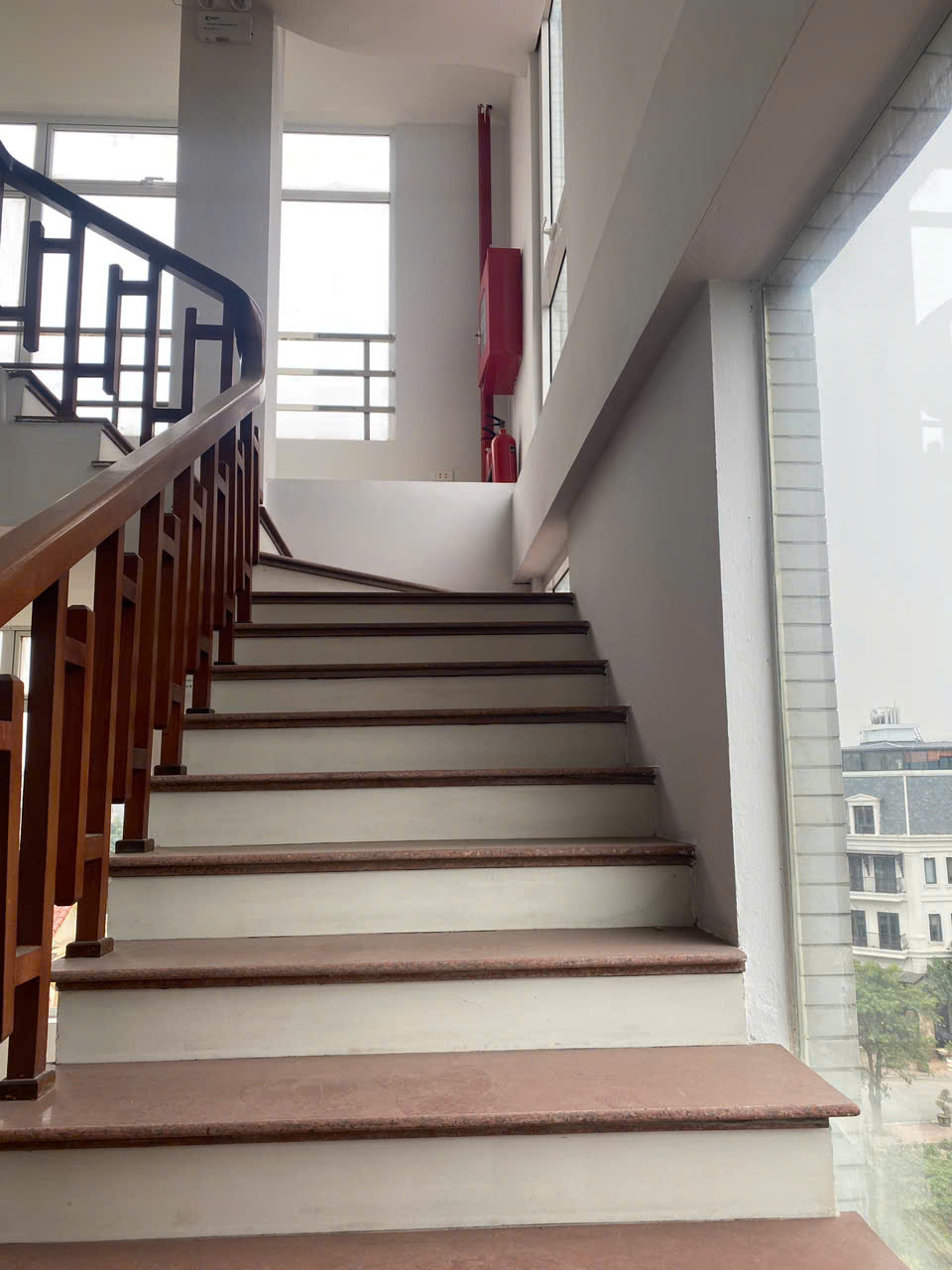 BÁN GẤP TÒA NHÀ 9 TẦNG MẶT QL3 THỊ TRẤN ĐÔNG ANH, ĐÔNG ANH, HÀ NỘI.