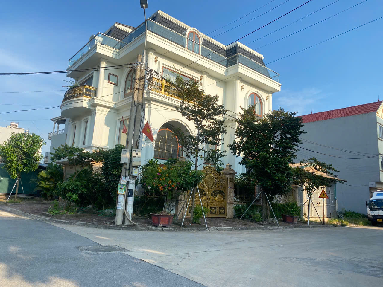 SIÊU PHẨM KINH DOANH. PHÂN LÔ Ô TÔ TRÁNH. NGAY CHỢ LỚN