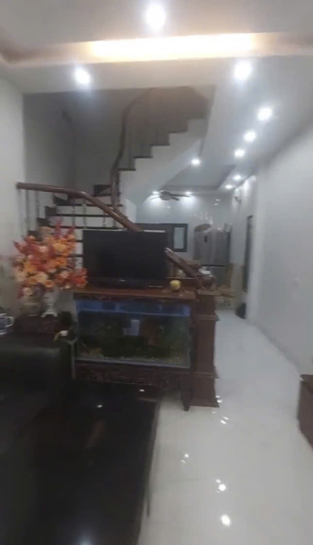 BÁN NHANH 2 CĂN 3 TẦNG TỔNG DIỆN TÍCH 100M2, MT 7,4M. 2 NHÀ ĐỘC LẬP, DÂN XÂY CHẮC CHẮN