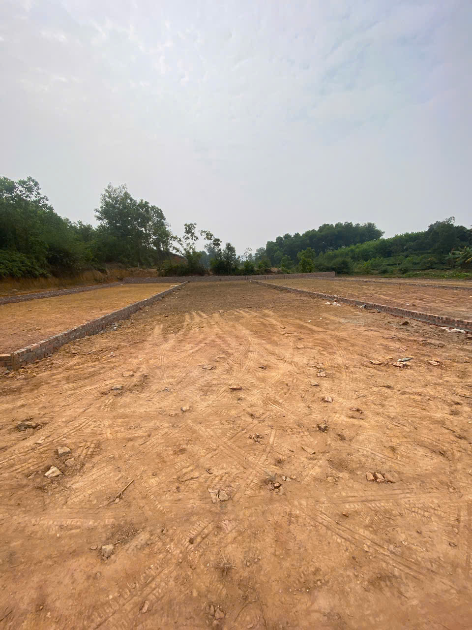 PHÚC XUÂN- TRUNG GIÃ- HÀ NỘI | 400m2, mt ~15m. Thế đất cao, nền đất chắc. Giá hơn 2 tỷ.