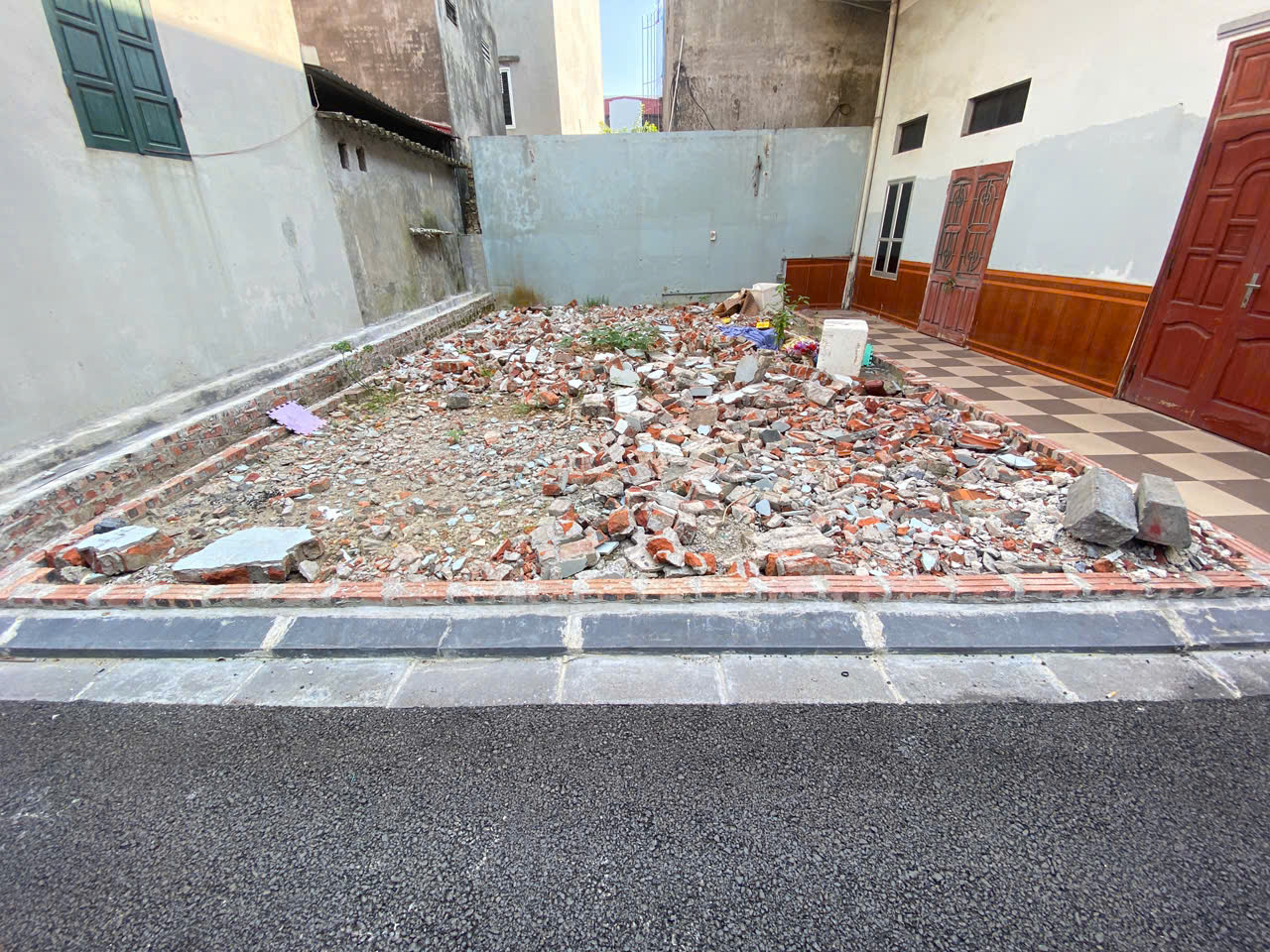  ĐẤT ĐẸP – GIÁ NÉT   Thị trấn Đông Anh cũ, Hà Nội  • DT 43m², MT 5m vuông vắn. GIÁ 3,3 TỶ