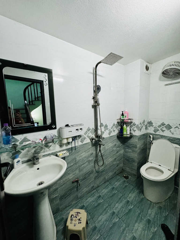Làm ăn gặp khó khăn Cần bán để thoát đòn bẩy tài chính