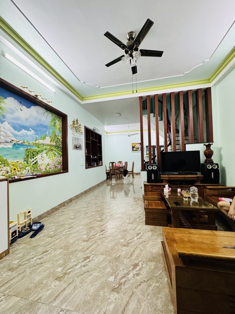 Làm ăn gặp khó khăn Cần bán để thoát đòn bẩy tài chính