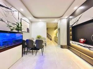 HƠN 9 TỶ CÓ NHÀ 40 M2 6 TẦNG MỚI THANG MÁY -  GẦN HỒ VĂN CHƯƠNG - FULL NỘI THẤT