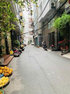 TRUNG TÂM QUẬN, PHỐ VIP GIÁP HOÀN KIẾM - ĐỐNG ĐA, ĐẤT QUÂN ĐỘI AN NINH SỐ MỘT , NHÀ 2 MẶT TIỀN TRƯỚC SAU, NGÕ TRƯỚC NHÀ 3M, Ô TÔ ĐỖ CỬA