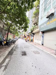 EM BÁN NHÀ MẶT PHỐ ĐỐNG ĐA- 6 TẦNG THANG MÁY - NỞ HẬU - 2 MẶT THOÁNG VĨNH VIỄN - VỈA HÈ RỘNG - Ô TÔ ĐỖ CỬA - KINH DOANH NHỘN NHỊP.