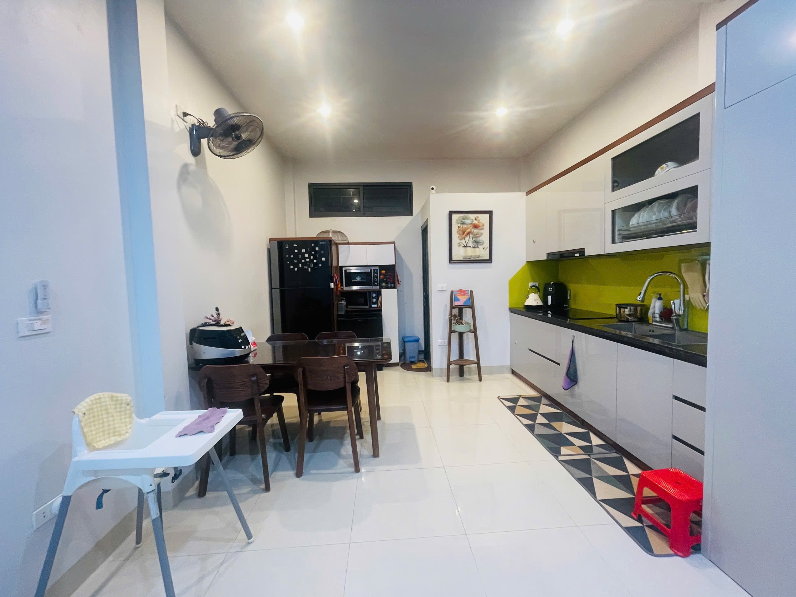 Siêu phẩm nhà Nguyễn Khang - Hoa Bằng Cầu Giấy. Ngõ thông các ngả, ô tô lùi vào nhà, sổ đỏ vuông vắn, giá siêu mềm chỉ: 12 tỷ 500 triệu