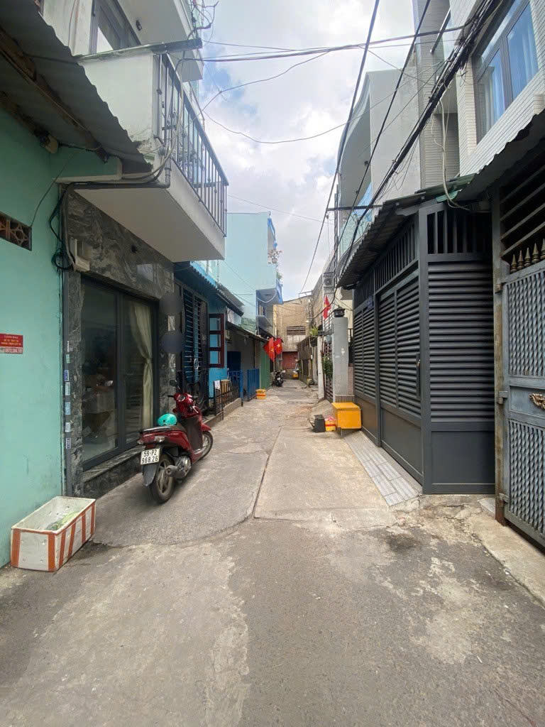 TÂN PHÚ - HẺM XE HƠI CẠNH NHÀ - NGAY CHỢ TÂN HƯƠNG - KỀ BÊN VƯỜN LÀI