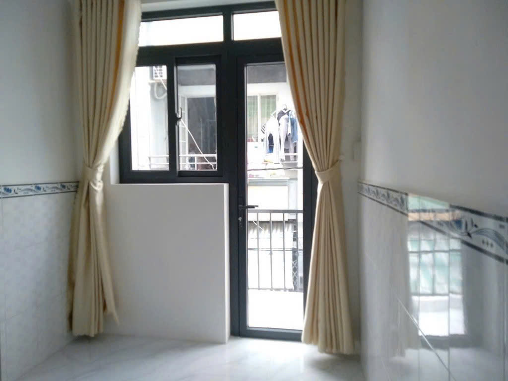 TÂN PHÚ - HẺM XE HƠI CẠNH NHÀ - NGAY CHỢ TÂN HƯƠNG - KỀ BÊN VƯỜN LÀI