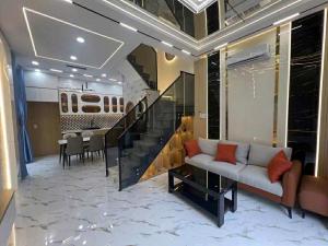 Trương Đăng Quế, Hạnh Thông, Gò Vấp, giáp ngay Phú Nhuận, Bình Thạnh đi đâu cũng tiện, 5 phút tới sân bay Tân Sơn Nhất, Sổ vuông vức đẹp.