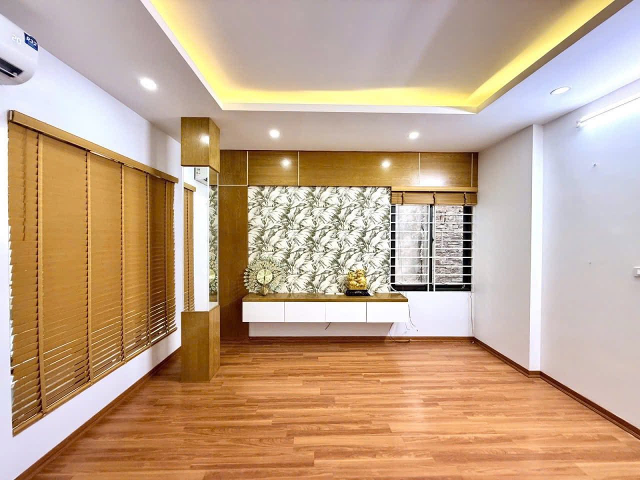 7.89 Tỷ phố Dương Văn Bé / LÔ GÓC - NGÕ THÔNG - NHÀ DÂN XÂY - NỘI THẤT ĐẸP CHỦ MỚI VỀ Ở LUÔN. DT31/35m2 / 5 Tầng MT4.2m