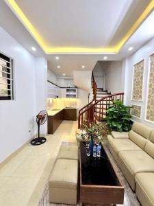 7.89 Tỷ phố Dương Văn Bé / LÔ GÓC - NGÕ THÔNG - NHÀ DÂN XÂY - NỘI THẤT ĐẸP CHỦ MỚI VỀ Ở LUÔN. DT31/35m2 / 5 Tầng MT4.2m