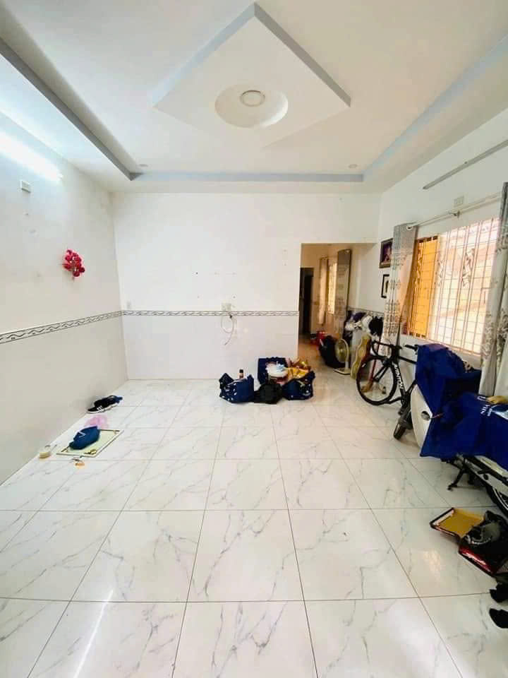 Nhà 2 tầng, ngang 4.5m nở hậu, trung tâm Q7, chỉ hơn 3 tỷ.