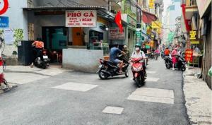 Bán nhà mới Bùi Xương Trạch, 5 tầng 46m2 8.9 tỷ