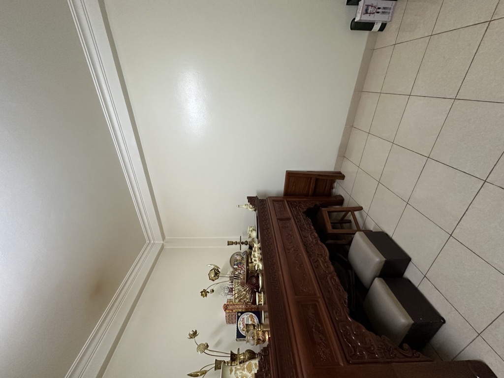 Bán nhà Mặt phố Nguyễn Phong Sắc, DT 40m2, 4 tầng, giá 11 tỷ, gara ô tô, kinh doanh tốt có vỉa hè
