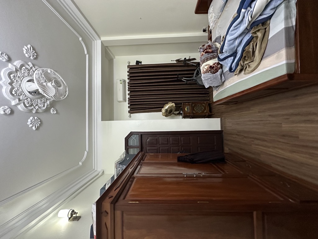 Bán nhà Mặt phố Nguyễn Phong Sắc, DT 40m2, 4 tầng, giá 11 tỷ, gara ô tô, kinh doanh tốt có vỉa hè