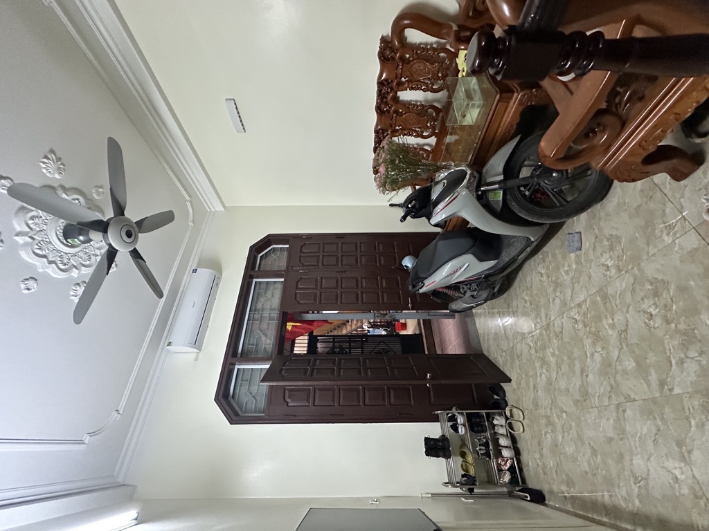 Bán nhà Mặt phố Nguyễn Phong Sắc, DT 40m2, 4 tầng, giá 11 tỷ, gara ô tô, kinh doanh tốt có vỉa hè