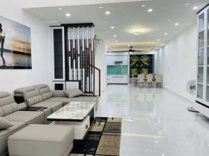 Xe hơi ngủ nhà Chu Văn An , P12 ( Nay là phường Bình Thạnh ) Q Bình Thạnh , 80,6m2 công Nhận, 88m2