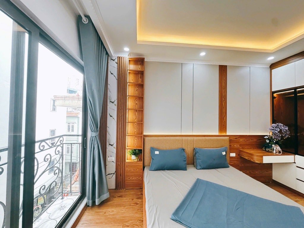 Trịnh Đình Cửu – Hồ Định Công, 31m² x 6T, thang máy, 8 tỷ, lô góc ô tô đỗ cửa