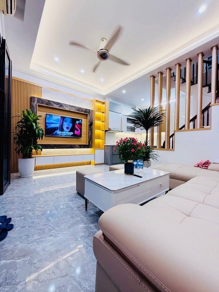 Nhà đẹp Thanh Xuân – 15m ra ô tô – Gần hồ – Nội thất xịn