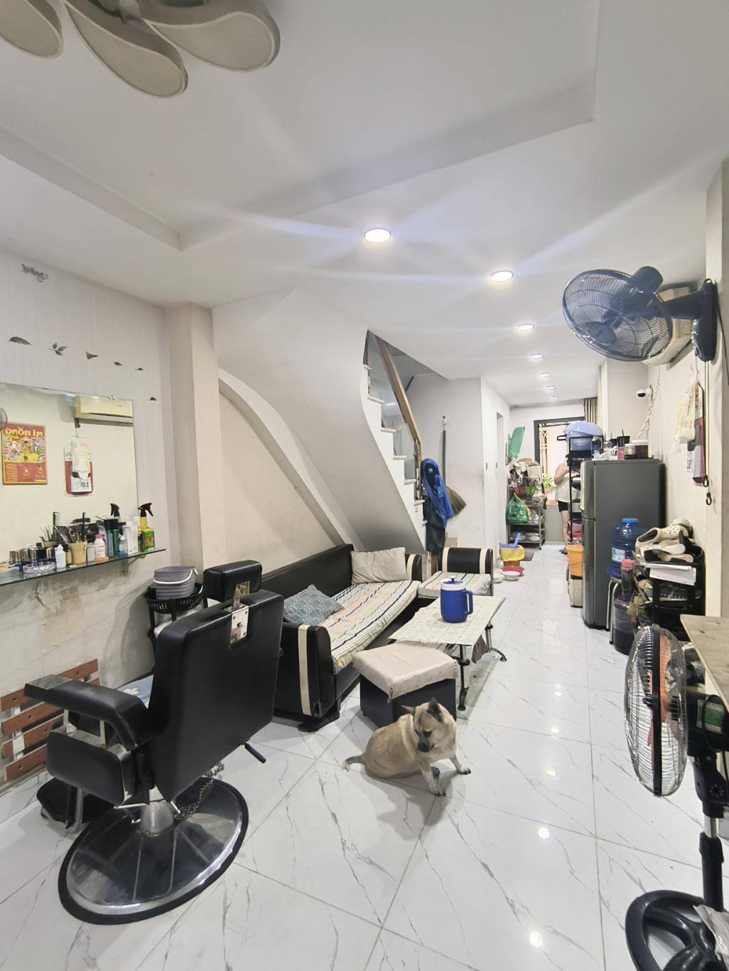 HẺM NHỰA XE TẢI SẠCH ĐẸP, 2 MẶT HẺM TRƯỚC SAU, CÓ CỬA SAU - KHU VIP DÂN TRÍ - ĐANG CHO THUÊ, PHÙ HỢP VỪA Ở VỪA KINH DOANH - 3 TẦNG LUNG LINH, VUÔNG ĐÉT, HOÀN CÔNG,