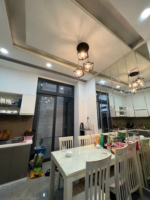 Nhà ngộp cần b-á-n