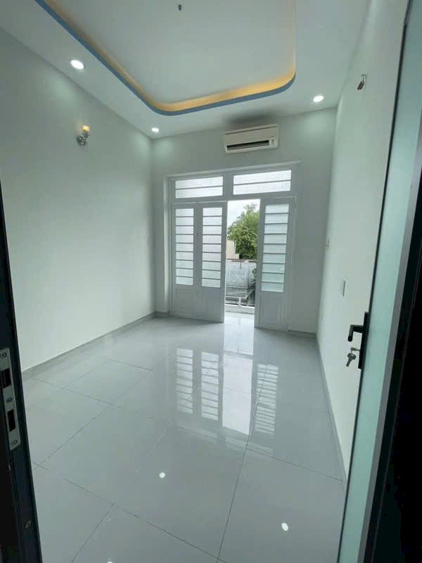 Huỳnh Tấn Phát, Nhà 2 tỷ 6, Sổ Hồng Riêng, Có Ban  Công .