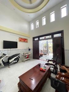 LÊ VĂN LƯƠNG, Nhà trệt 2 lầu. 5x22. Có 4Pn 3Wc. Shr, vay bank