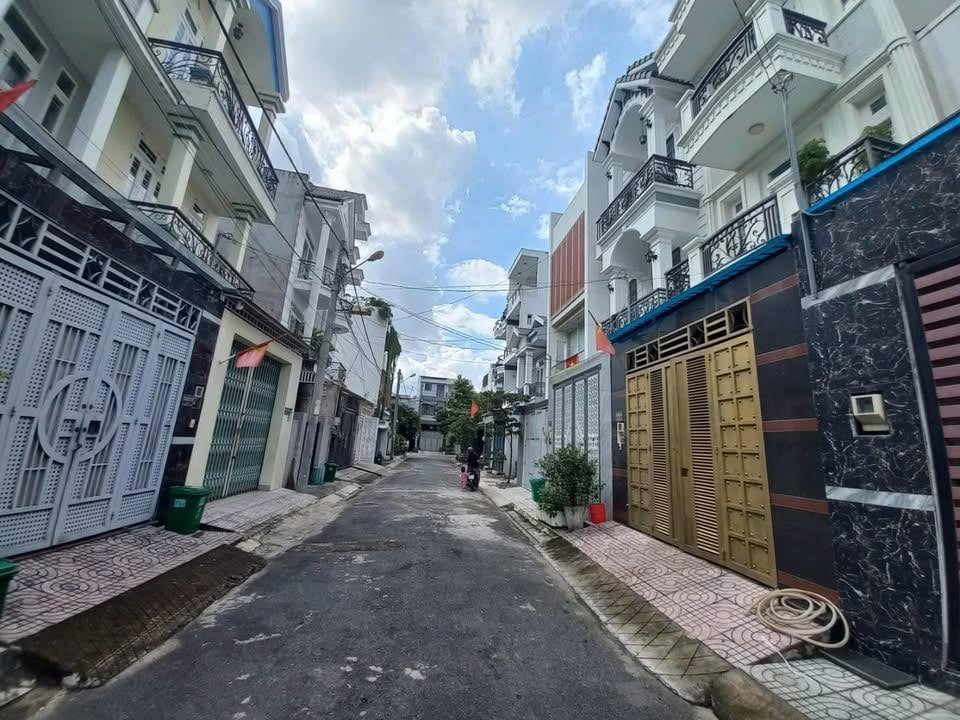 BÁN NHÀ ĐẸP - LÊ VĂN THỊNH - 56M2 - NGANG 7M - 6.x Tỷ