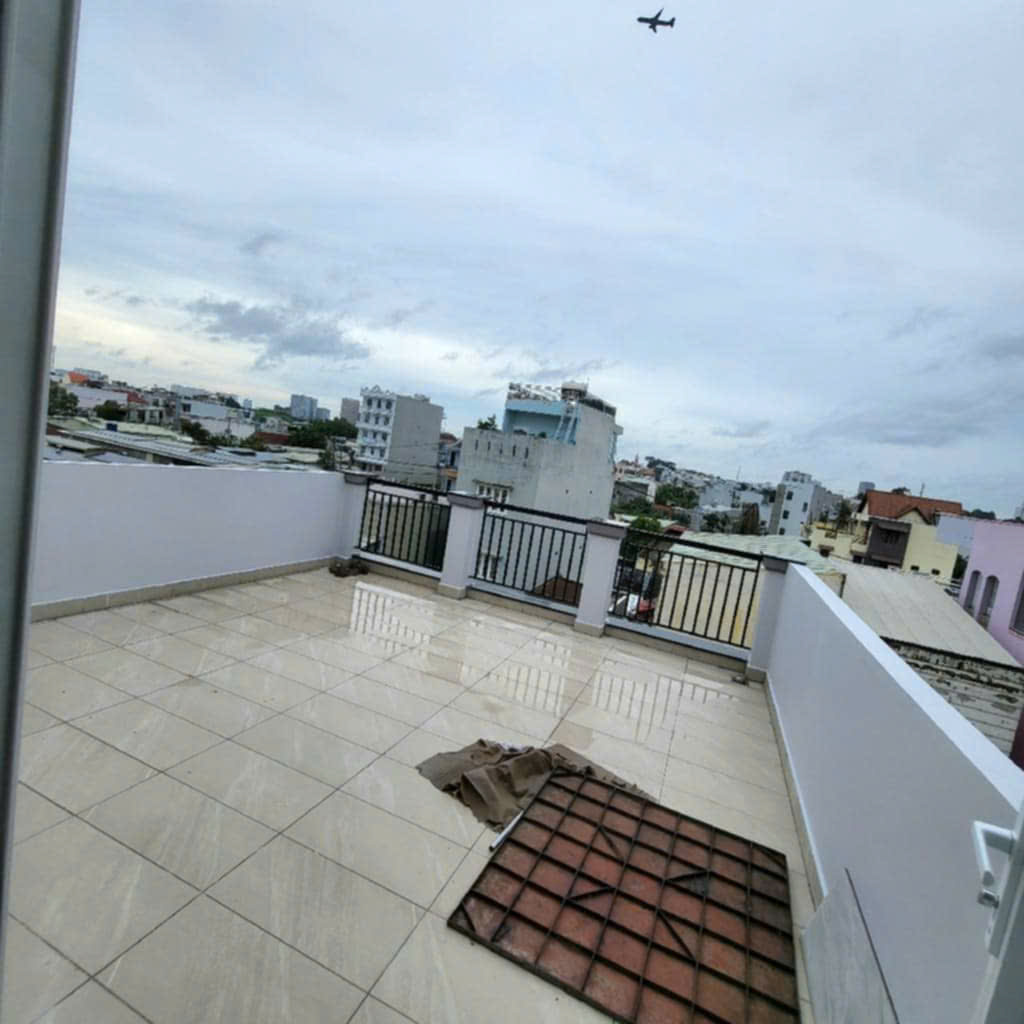 NHÀ HẺM XE HƠI, CHỦ NGỘP GIẢM GẤP 200TR CÒN HƠN 6 TỶ, HOÀN CÔNG 1 TRỆT 2 LẦU, CÓ SÂN ĐỖ Ô TÔ TRONG NHÀ SIÊU ĐẸP SÁT BÊN CHUNG CƯ 4S LINH ĐÔNG