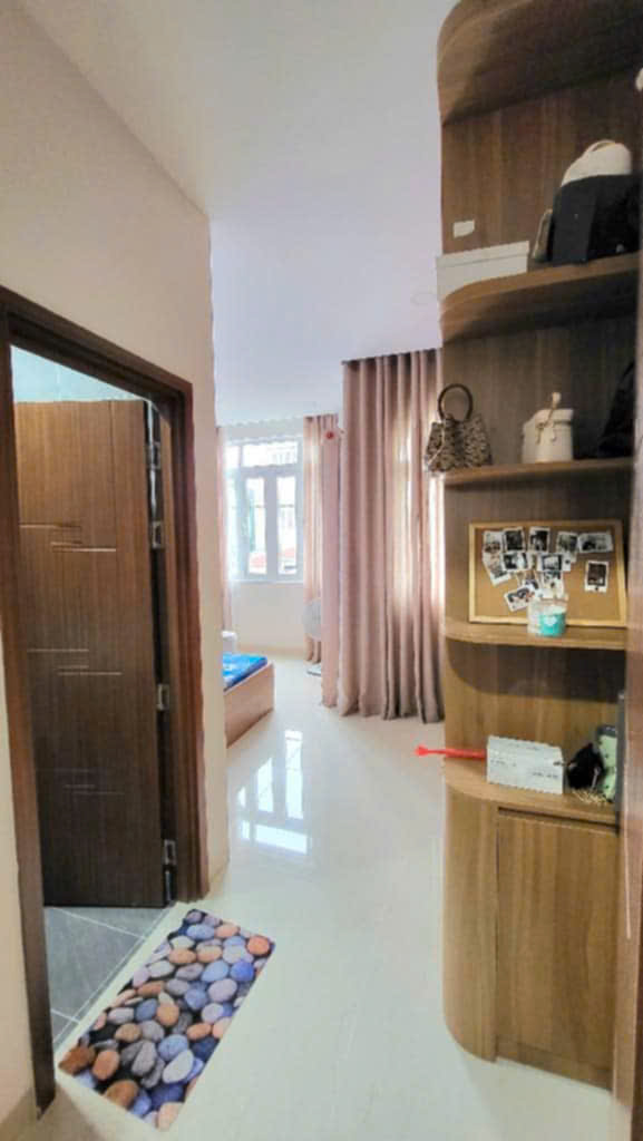 NHÀ HẺM XE HƠI, CHỦ NGỘP GIẢM GẤP 200TR CÒN HƠN 6 TỶ, HOÀN CÔNG 1 TRỆT 2 LẦU, CÓ SÂN ĐỖ Ô TÔ TRONG NHÀ SIÊU ĐẸP SÁT BÊN CHUNG CƯ 4S LINH ĐÔNG