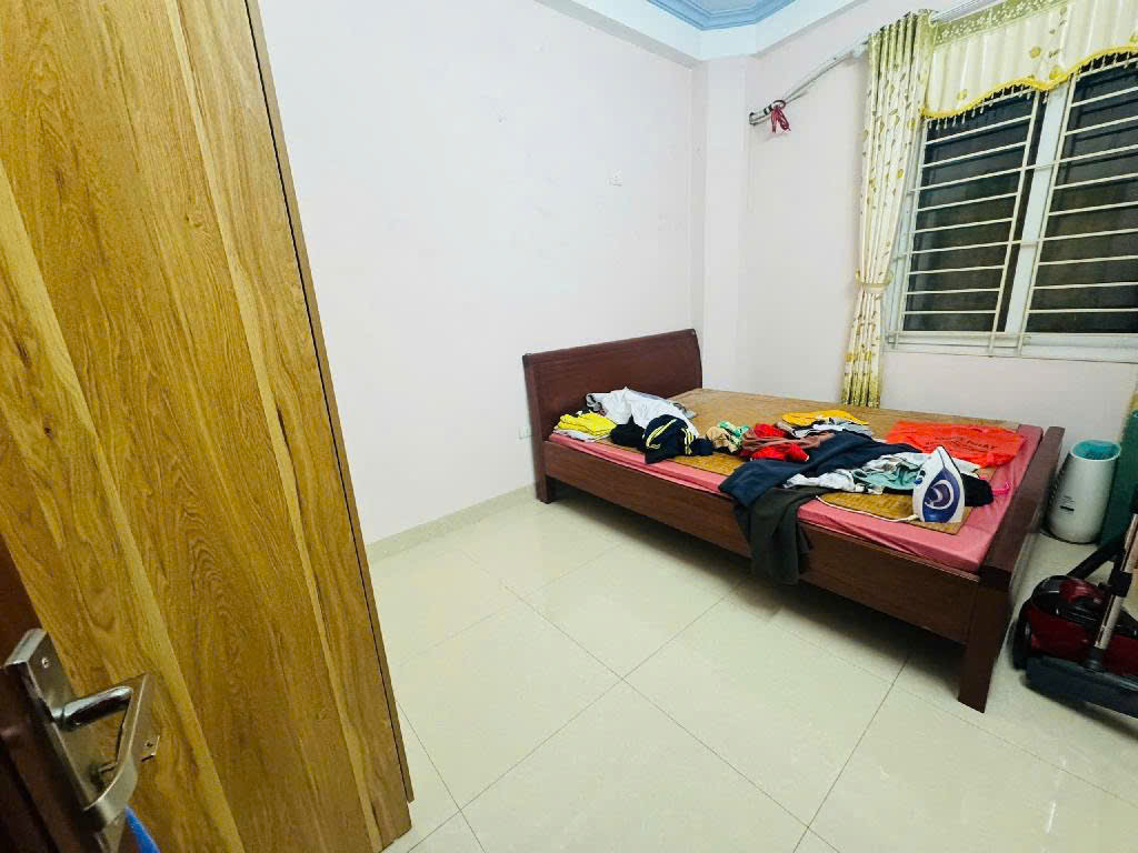 Bán nhà Khương Đình, 40m2, giá 6.8 tỷ, sổ đỏ chính chủ