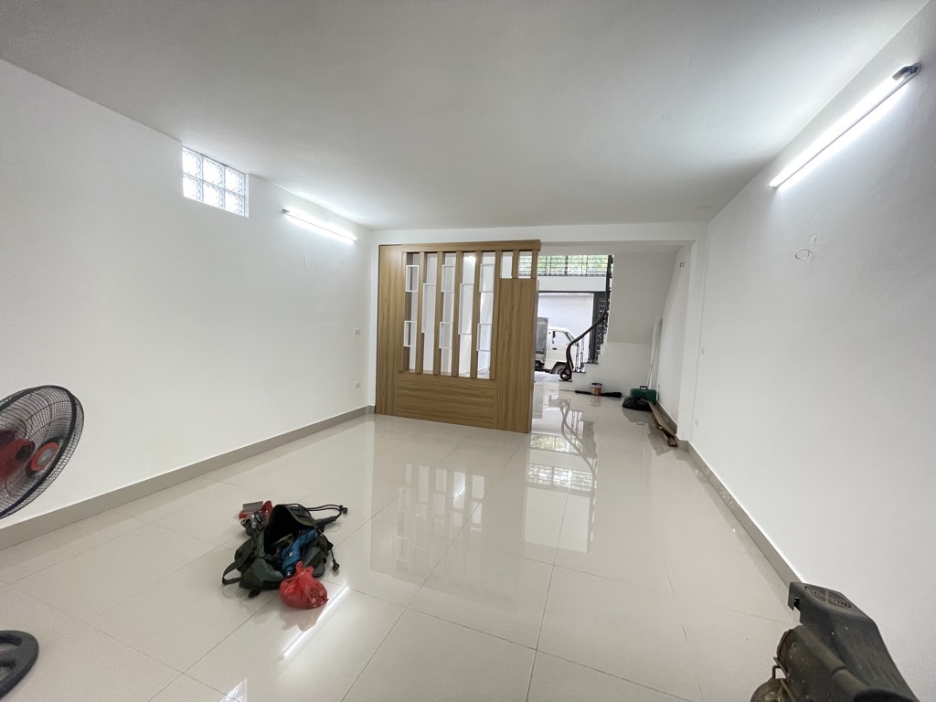 NHÀ MỚI ĐỊNH CÔNG - 2 NGỦ ĐỦ CÔNG NĂNG - OTO QUA NHÀ