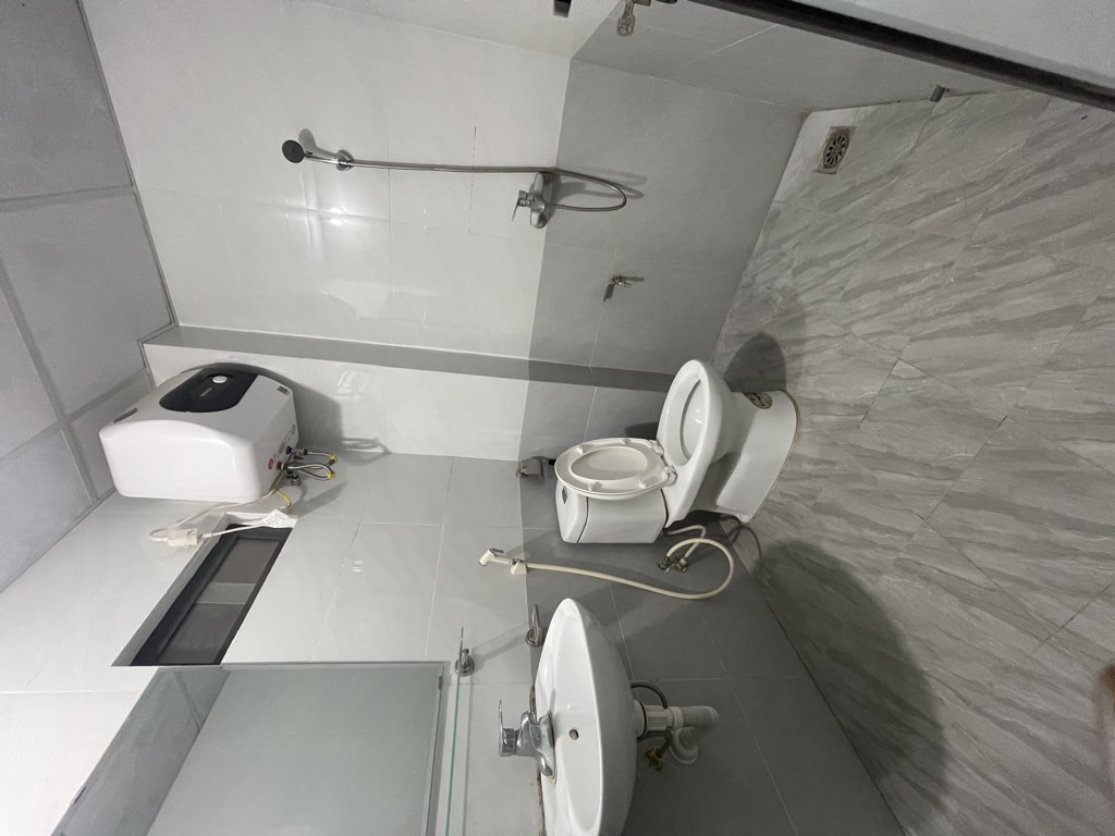 NHÀ MỚI ĐỊNH CÔNG - 2 NGỦ ĐỦ CÔNG NĂNG - OTO QUA NHÀ