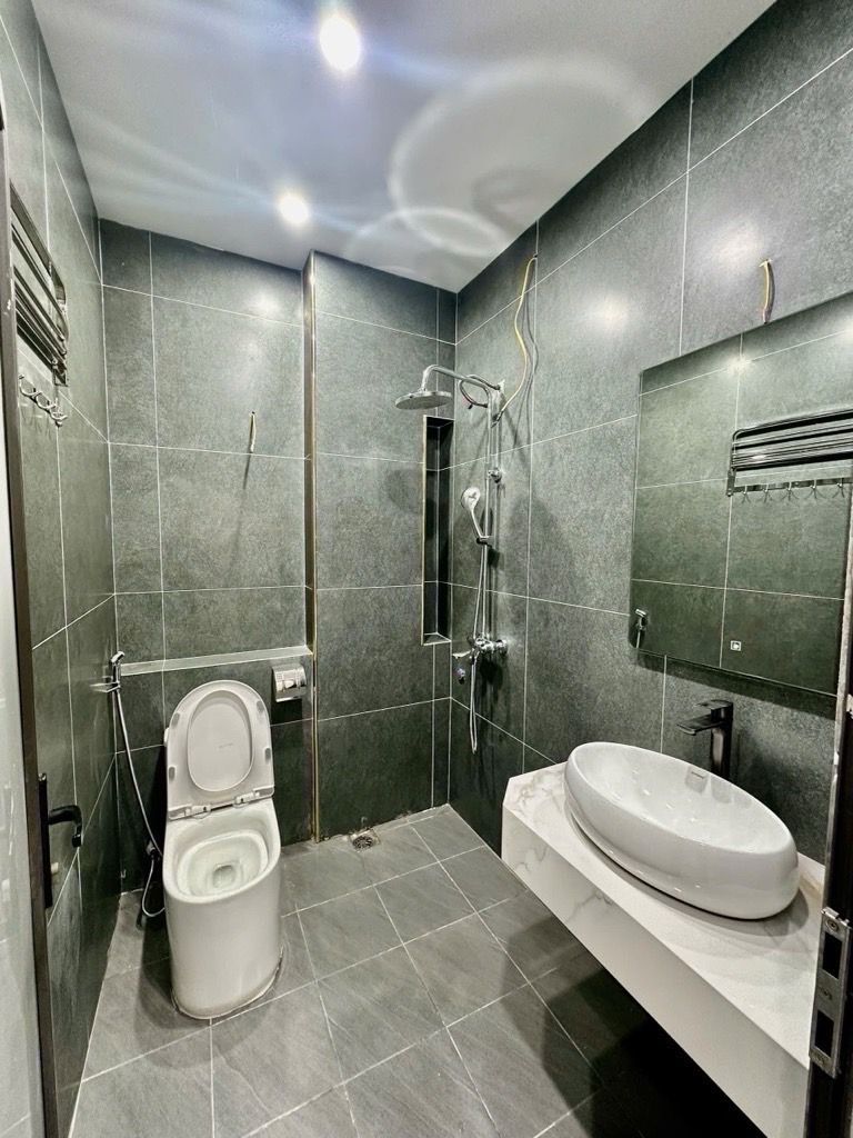 SIÊU PHẨM PHAN ĐÌNH GIÓT - 1 NHÀ RA PHỐ HÀ KẾ TẤN OTO TRÁNH - 5 TẦNG NỞ HẬU - KHÁCH VỀ Ở LUÔN