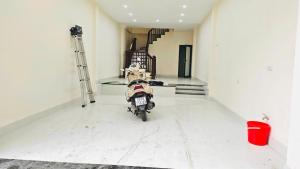 nhà 5 tầng đẹp - gara oto - 51m2 - định công