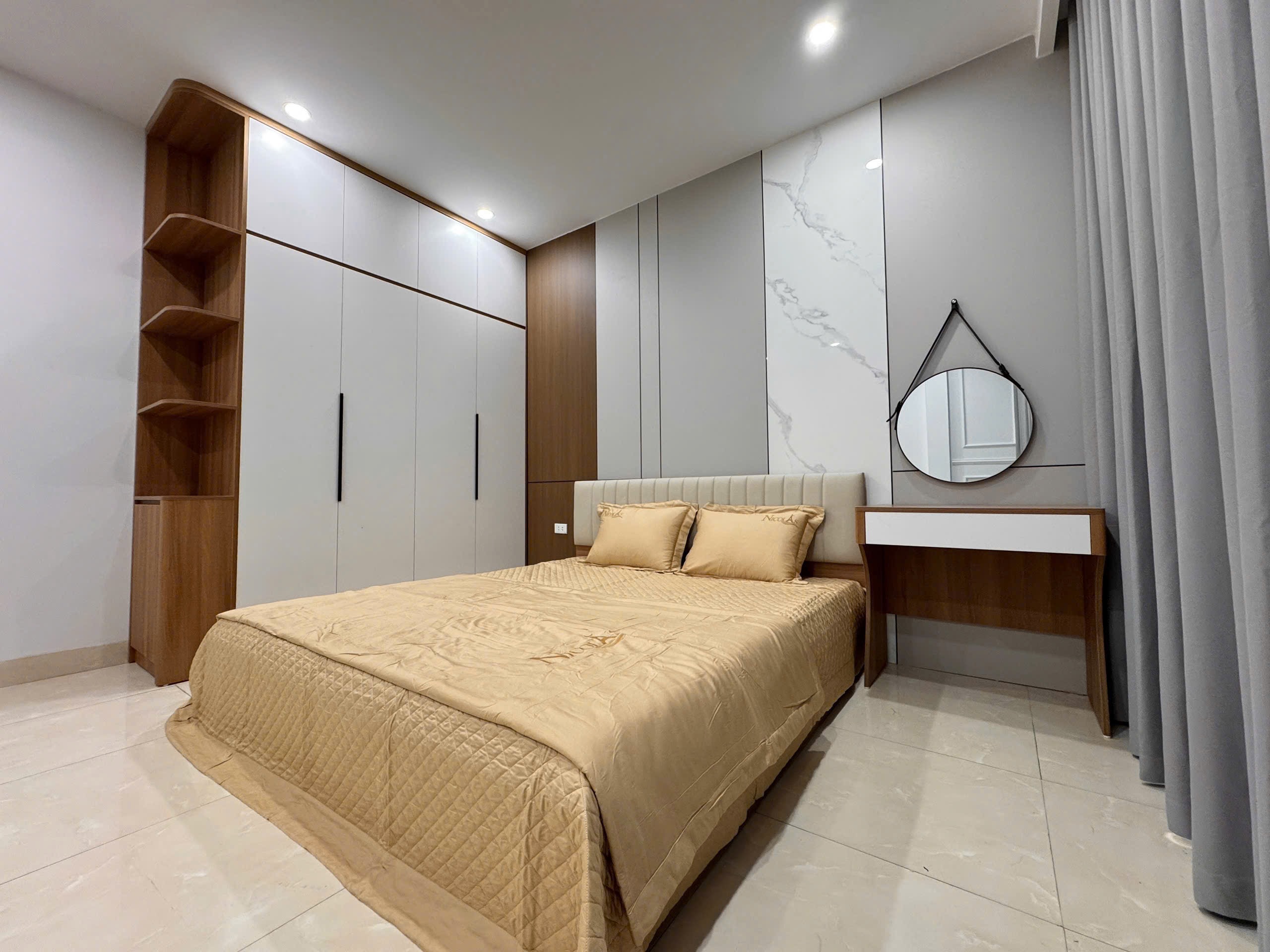 Bán nhà Phố Lụa siêu đẹp, mới tinh nội thất thang máy xịn