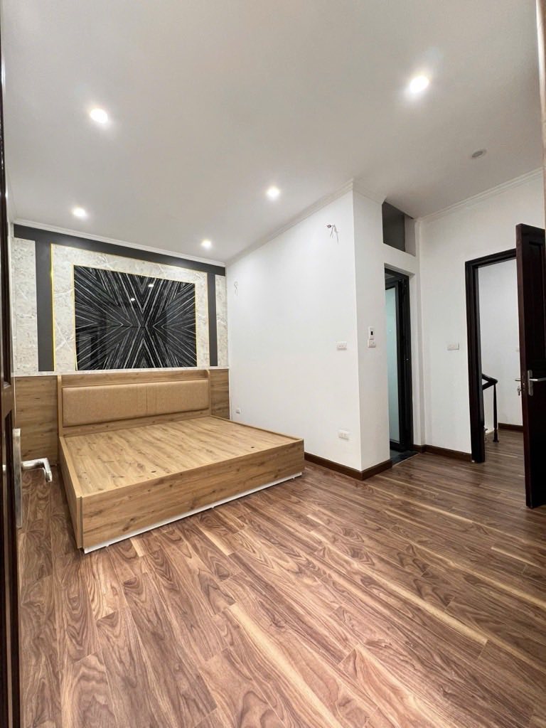 ĐẠI TỪ LỘNG GIÓ - NHÀ ĐẸP - GẦN PHỐ - LÔ GÓC 2 MẶT THOÁNG - NHÀ SIÊU ĐẸP, SIÊU THOÁNG, KHÁCH VÀO CHỐT NGAY - TẶNG NỘI THẤT CÓ SẴN.