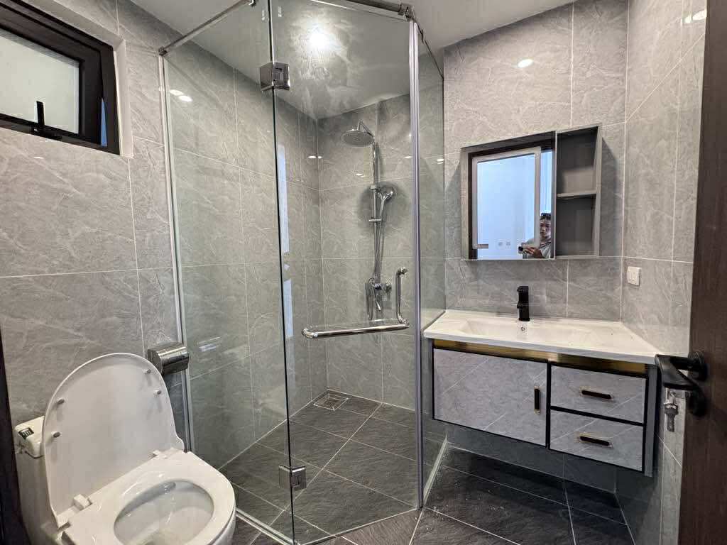 GÀ ĐẺ TRỨNG VÀNG Hoàng Mai 40m2 x 5 tầng sổ đẹp, vào ở tặng full nội thất