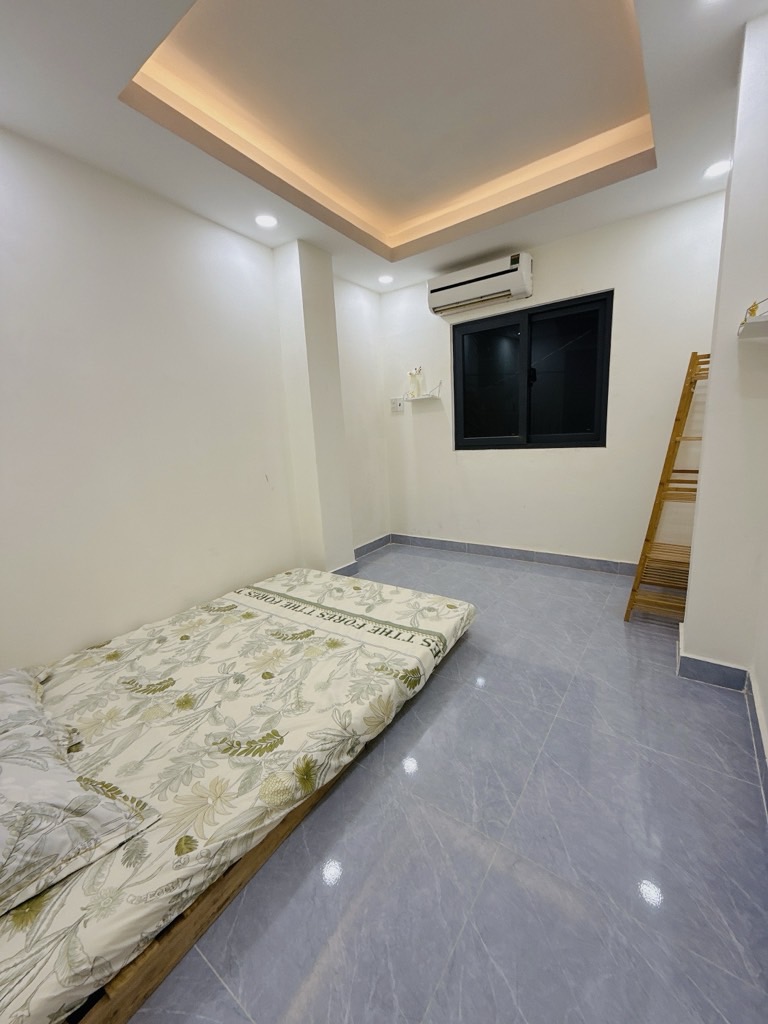 HẺM XE HƠI THÔNG - 3 PHÒNG NGỦ - TẶNG TOÀN BỘ NỘI THẤT - 4 TẦNG - AN NINH - CHỈ HƠN 4 TỶ