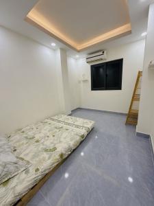 HẺM XE HƠI THÔNG - 3 PHÒNG NGỦ - TẶNG TOÀN BỘ NỘI THẤT - 4 TẦNG - AN NINH - CHỈ HƠN 4 TỶ