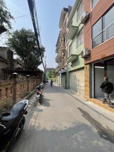 HÀ ĐÔNG – PHỐ LỤA – Ô TÔ ĐỖ CỬA- ĐẦU CỔNG PHỐ LỤA-KHU VỰC SẦM UẤT