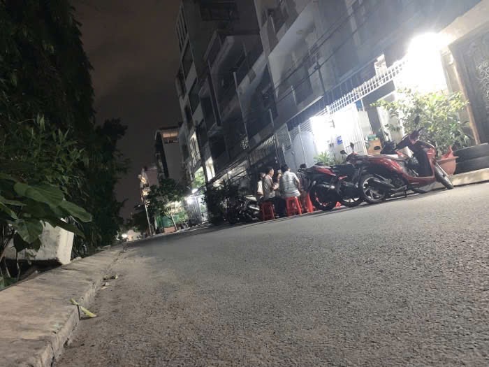 Bán nhà hẻm xe hơi hơn 8 m - Hẻm thông xe tải tránh nhau - xe hơi ngủ trong nhà , gần trường,chợ ….