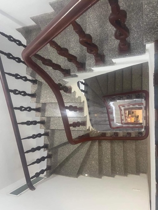 Bán nhà Lạc Long Quân 49m2 x 6 tầng giá bán giẻ chỉ có 14.6 tỷ