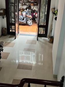 Bán nhà Lạc Long Quân 49m2 x 6 tầng giá bán giẻ chỉ có 14.6 tỷ