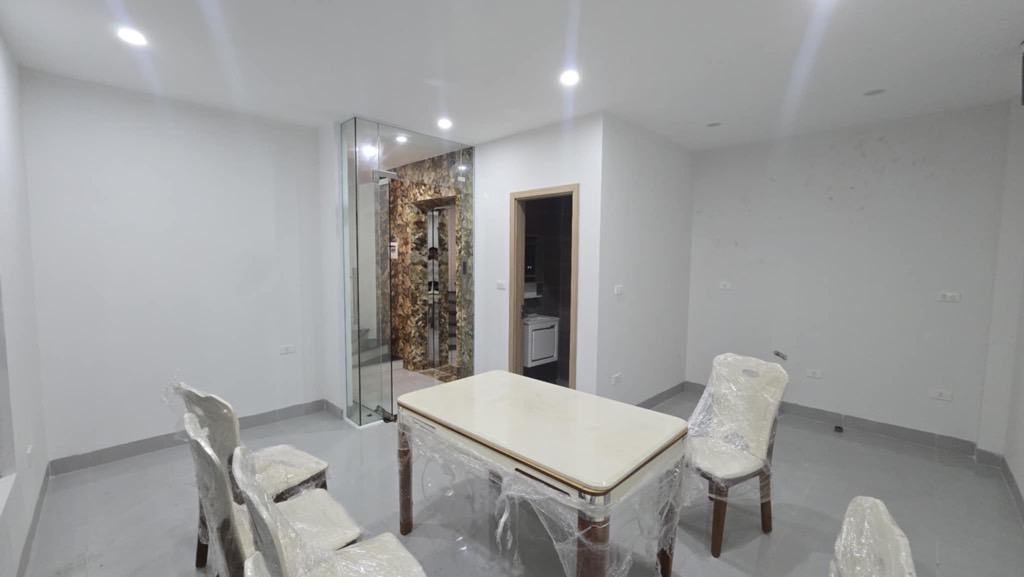 SIÊU PHẨM NHÀ XÂY MỚI CẦU GIẤY - THANG MÁY - GẦN PHỐ - CHỐT NHANH