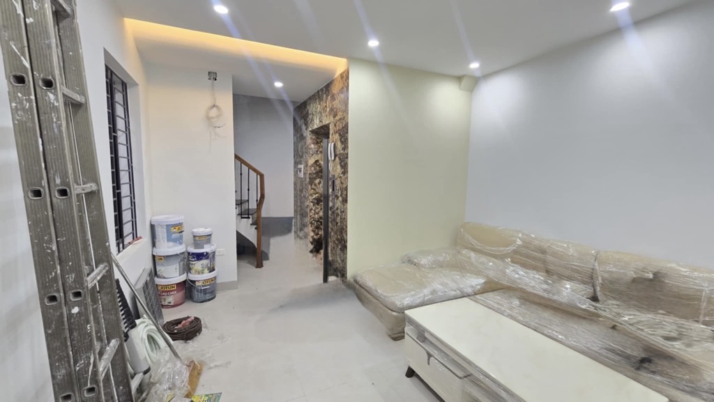 SIÊU PHẨM NHÀ XÂY MỚI CẦU GIẤY - THANG MÁY - GẦN PHỐ - CHỐT NHANH