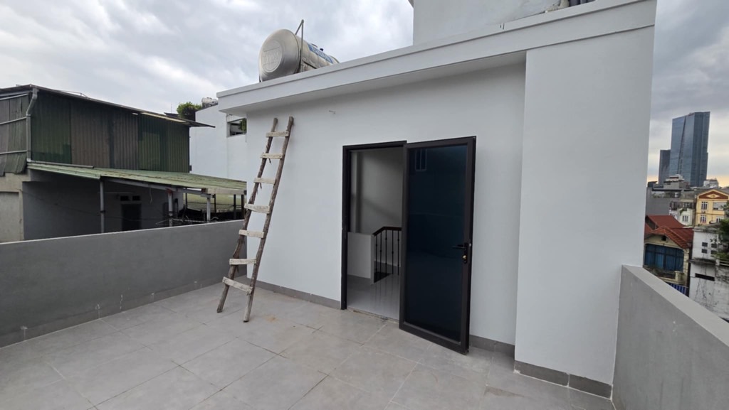 SIÊU PHẨM NHÀ XÂY MỚI CẦU GIẤY - THANG MÁY - GẦN PHỐ - CHỐT NHANH