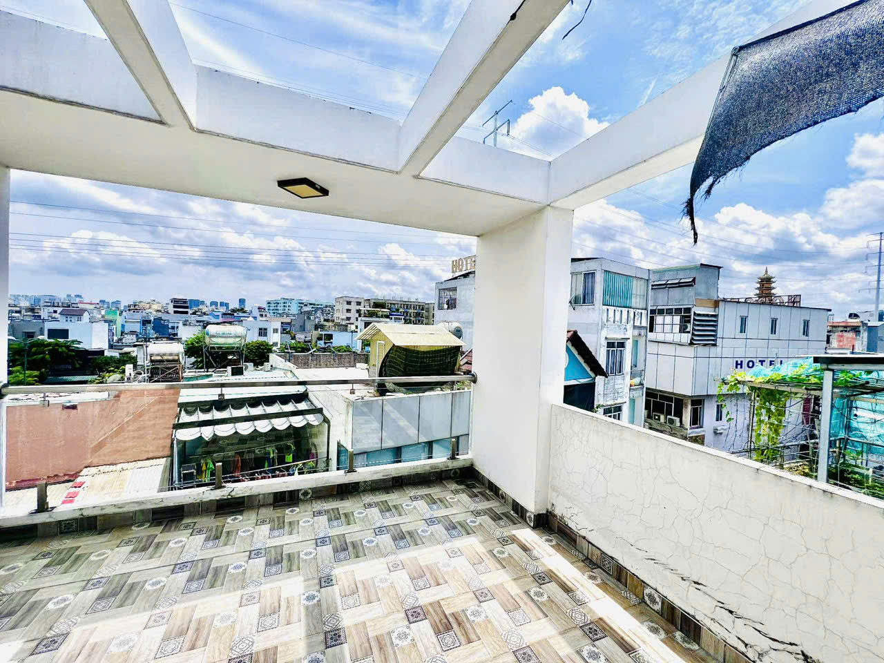 HẺM XE TẢI - PHẠM VĂN ĐỒNG , BÌNH THẠNH ,  XE HƠI NGỦ TRONG NHÀ-NHÀ MỚI 5 TẦNG 8.5 TỶ